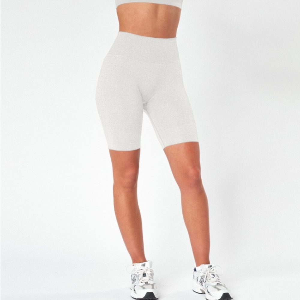 Lazuli Label Light Grey Scrunch Seamless Ribbed Contour Highwaisted Shorts | M